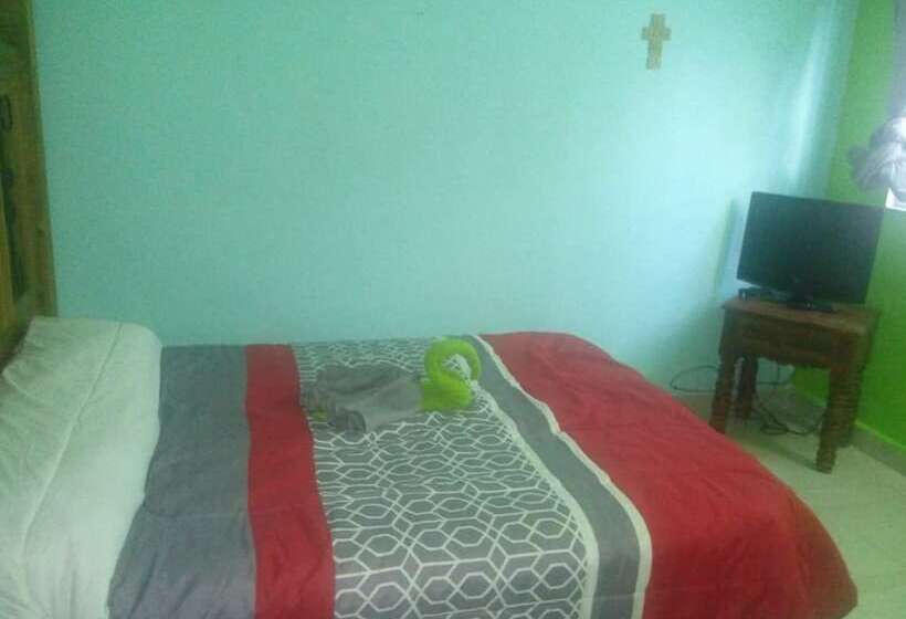 Hostal La Rivera Inn   Hostel