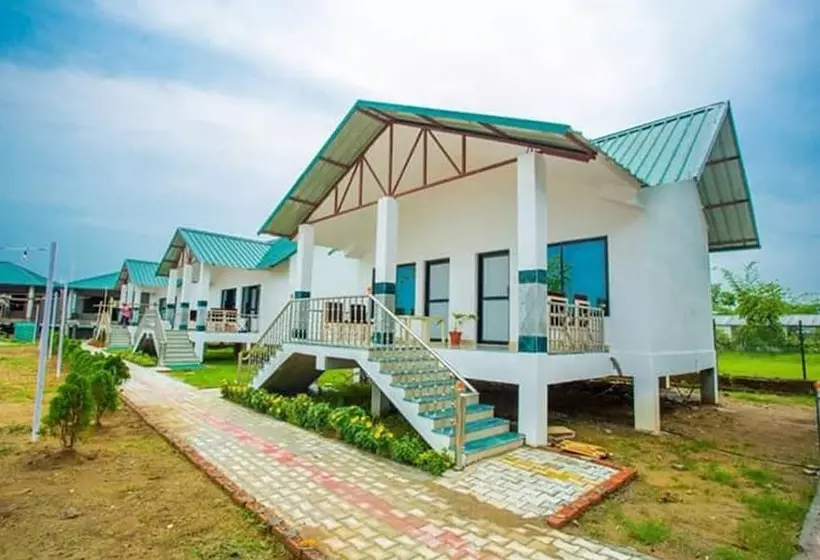 هتل Riverside Green House Resort
