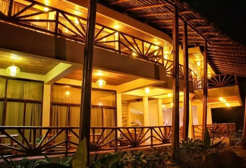 Hotelli Seaside Garden Ecolodge Mompiche