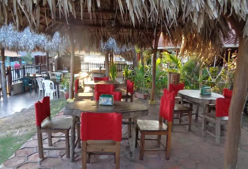 La Barca De Oro   Hostel