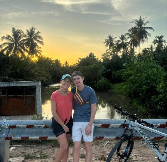 تختخواب و صبحانه Homestay Bentre Coco Lodge