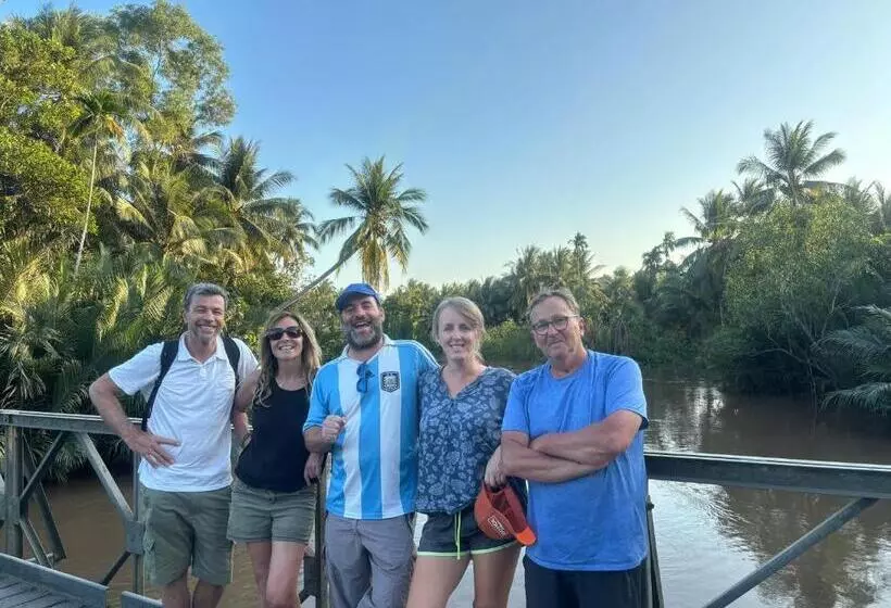 تختخواب و صبحانه Homestay Bentre Coco Lodge