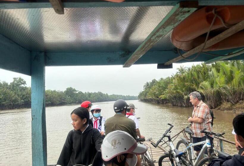 تختخواب و صبحانه Homestay Bentre Coco Lodge