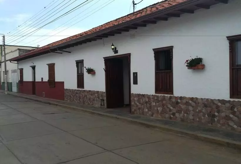 Aamiaismajoitus (B&B) Casa Claustro De Zapatoca