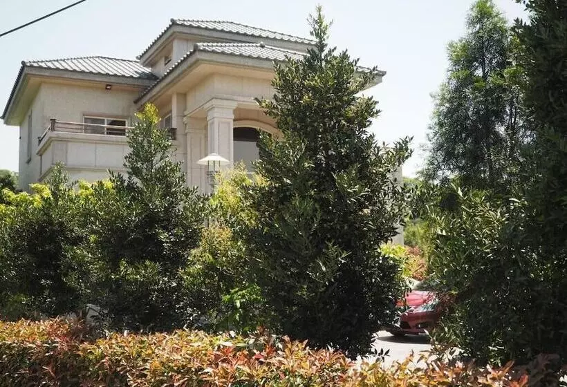 تختخواب و صبحانه Green Island Guest House