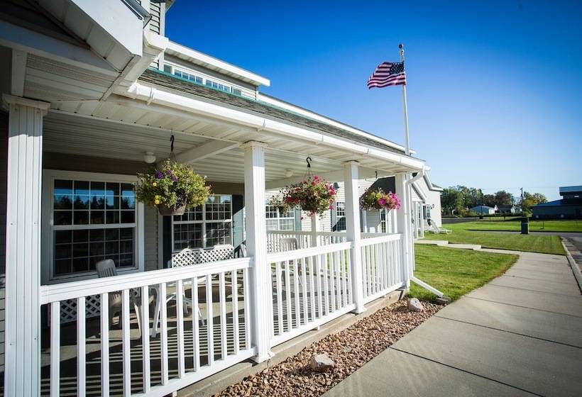 호텔 Chisholm Inn & Suites