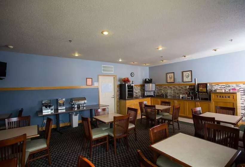 Hotelli Chisholm Inn & Suites