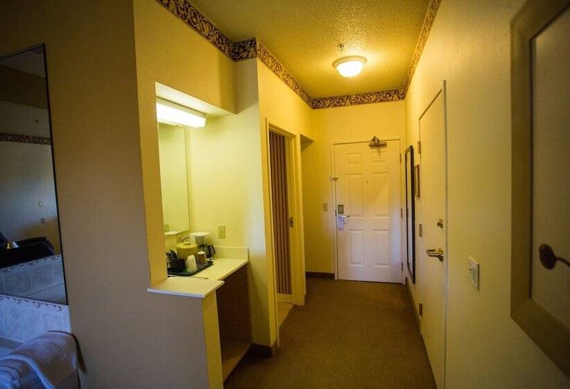 호텔 Chisholm Inn & Suites