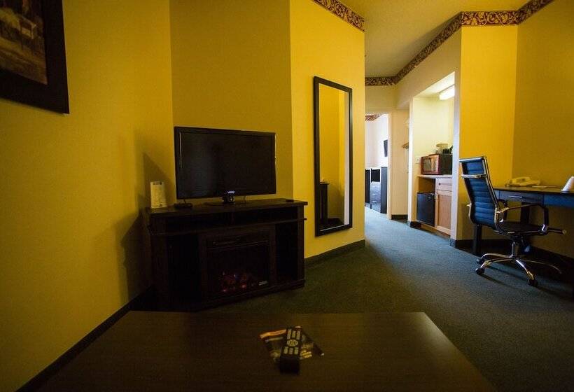 호텔 Chisholm Inn & Suites