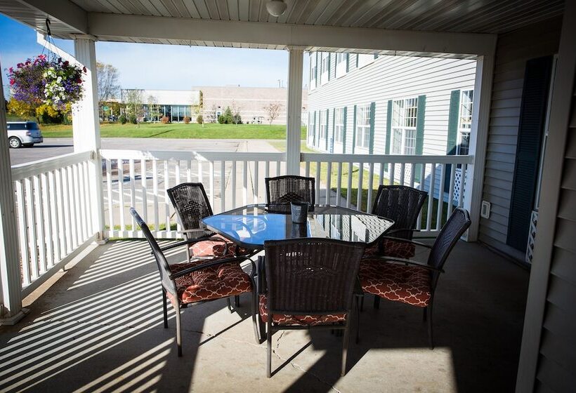 호텔 Chisholm Inn & Suites