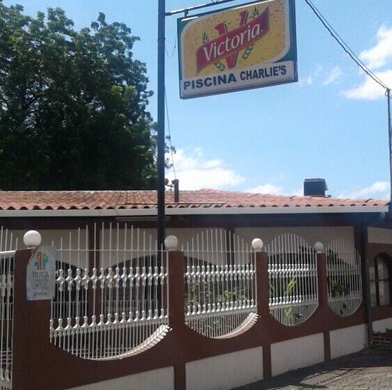 هتل Y Restaurante Charlie S