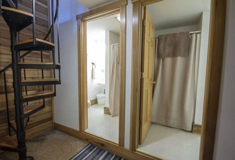 Opossum Creek Retreat