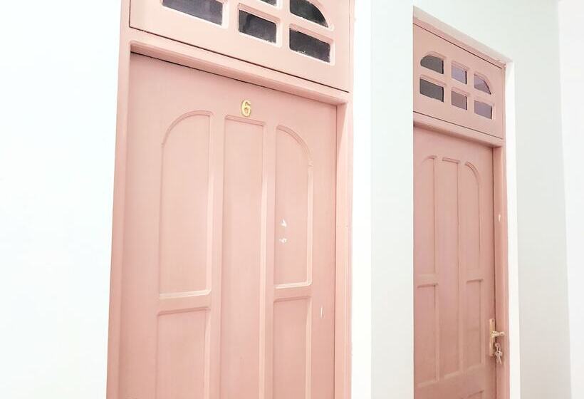 پانسیون Bina Surf Camp