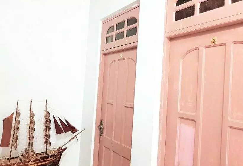 پانسیون Bina Surf Camp