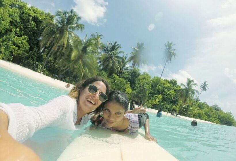 پانسیون Bina Surf Camp