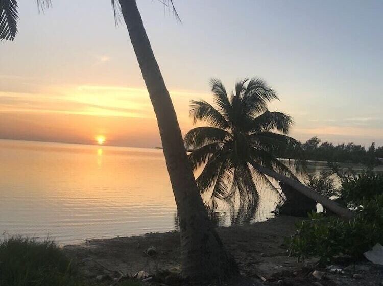 پانسیون Equator Homestay