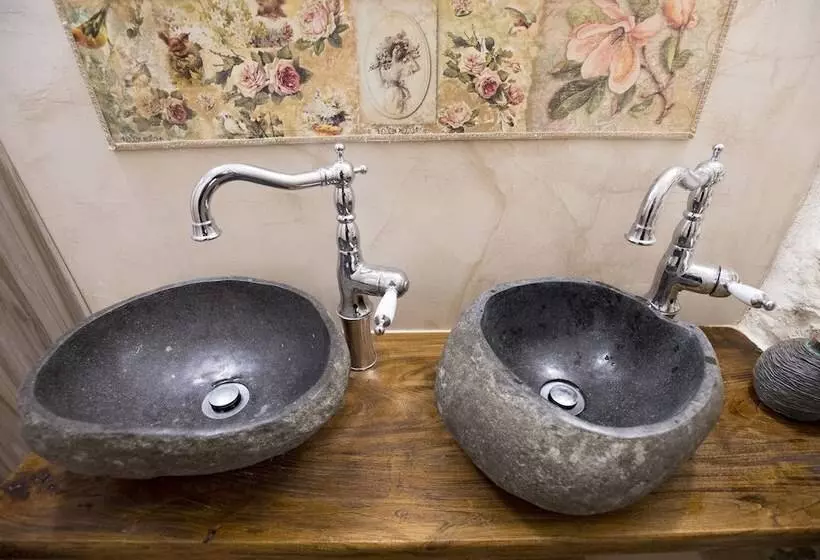 Majatalo Thalia Traditional Guest House