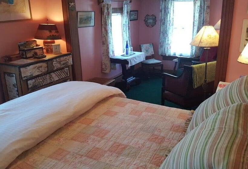 Bed and Breakfast Paradox Lodge & Cedar Lodge