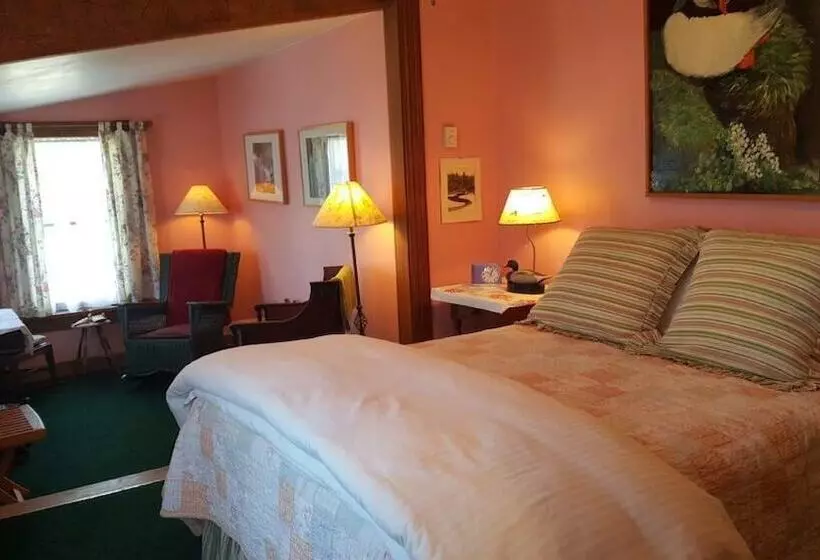 ベッドアンドブレックファースト Paradox Lodge & Cedar Lodge
