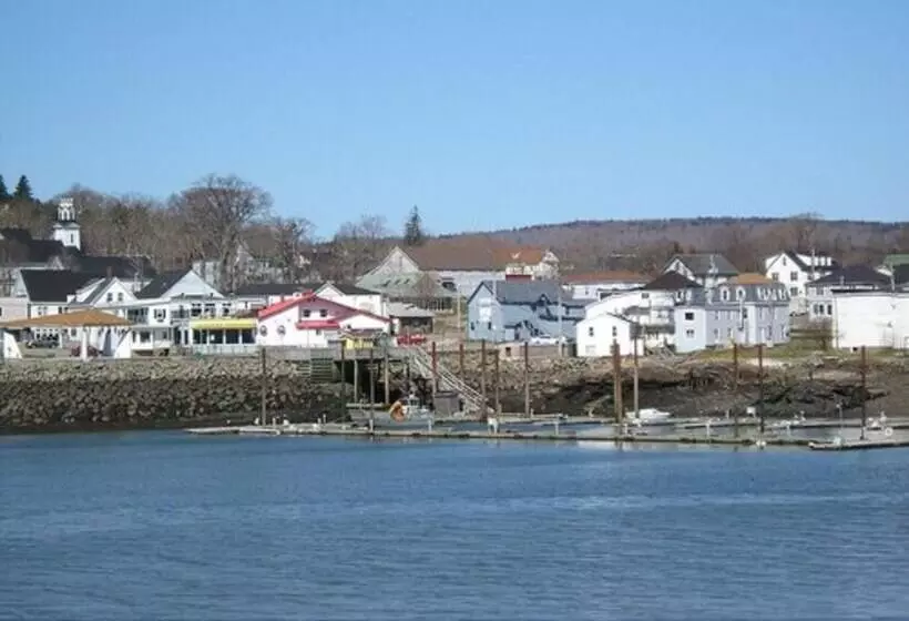 Gullivers Cove Oceanview Cottages