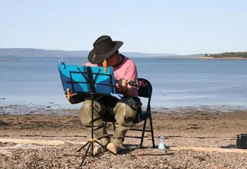 Gullivers Cove Oceanview Cottages