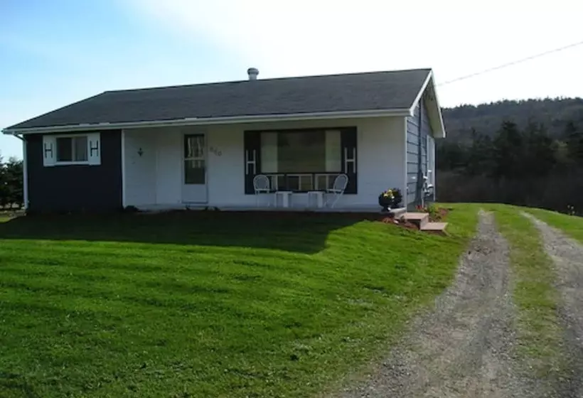 Gullivers Cove Oceanview Cottages