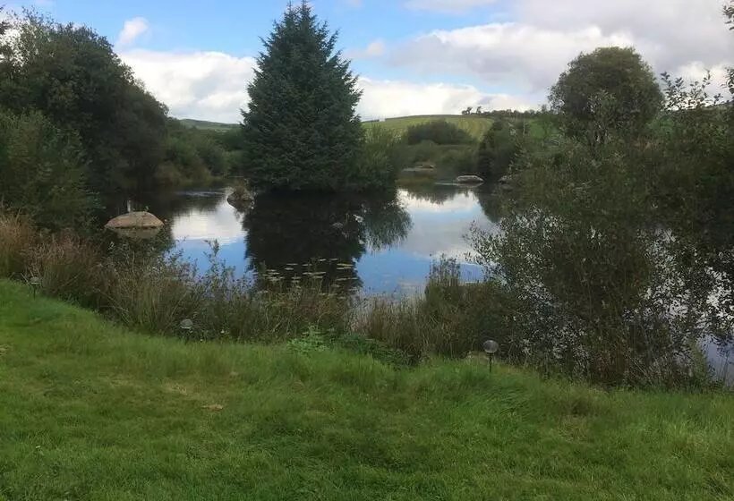 簡易ホテル Y Giler Arms