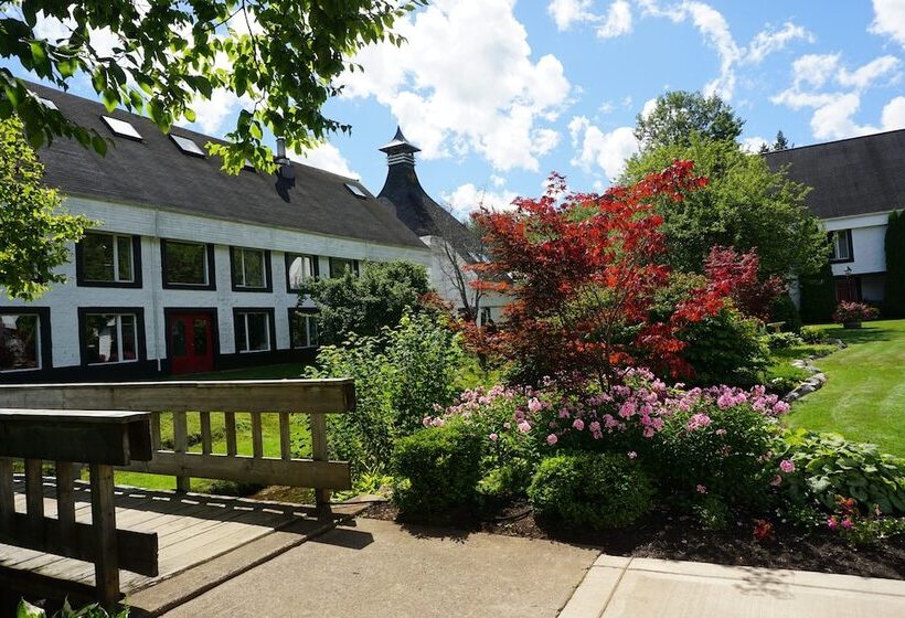 Hotel Glenora Inn & Distillery