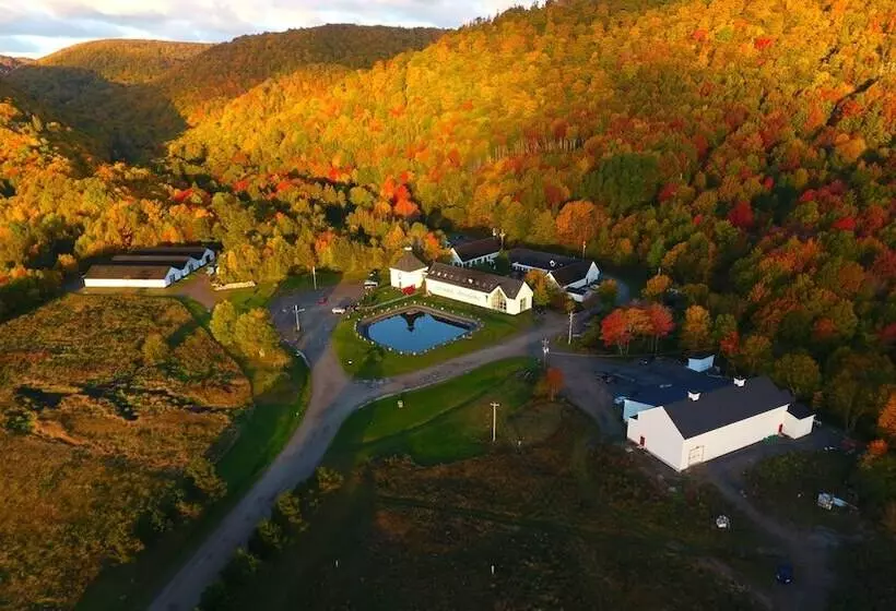 ホテル Glenora Inn & Distillery