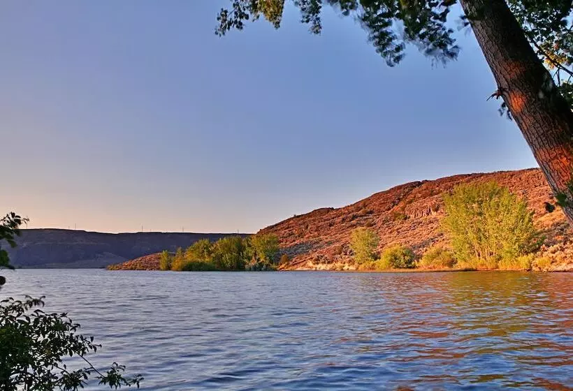 Hotelli Sunbanks Lake Resort