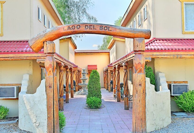 בית מלון כפרי Sunbanks Lake Resort