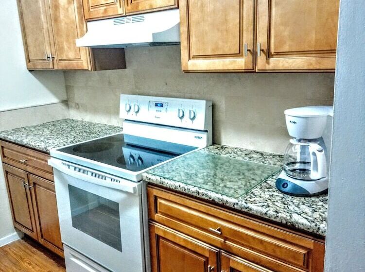 호텔 Tropical Dreams   Sarasota Condos Near Siesta Key