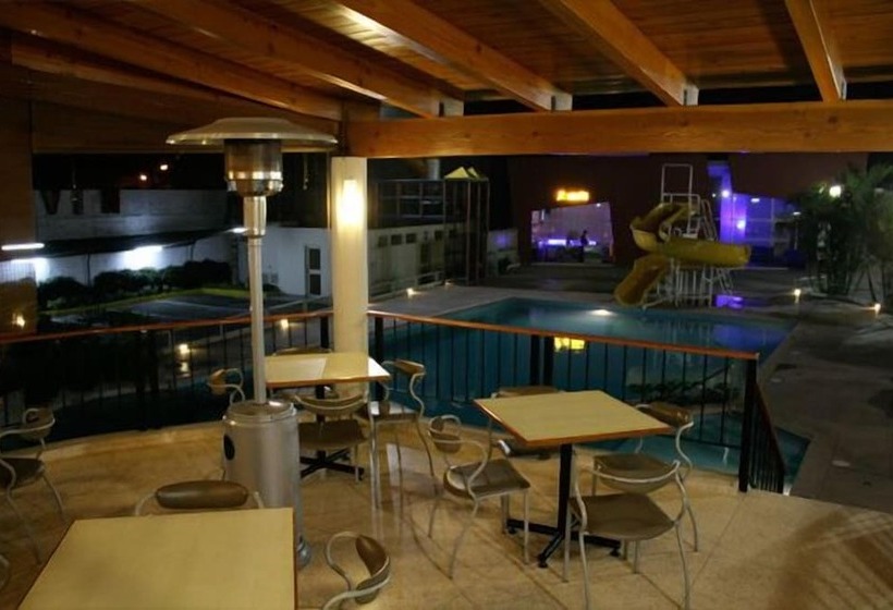 هتل Y Centro De Convenciones Chavin