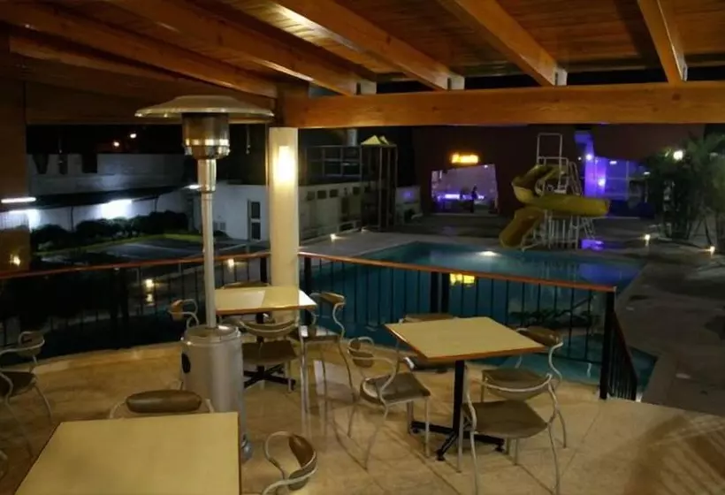 هتل Y Centro De Convenciones Chavin