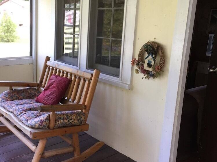 Maple Grove Cottages