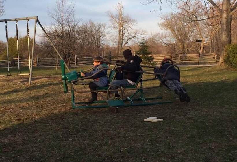 Maple Grove Cottages