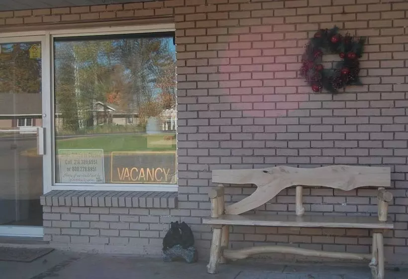 Motelli Northwoods Inn Llc