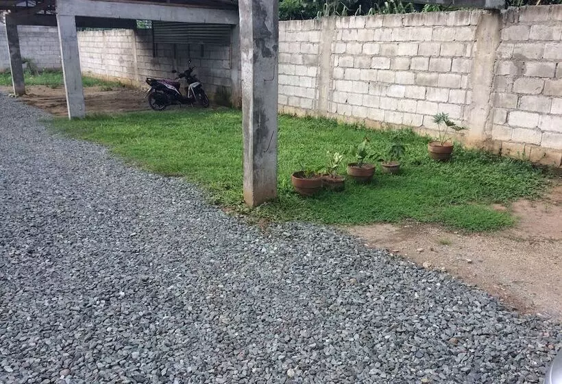 ペンション Bumblebee Inn