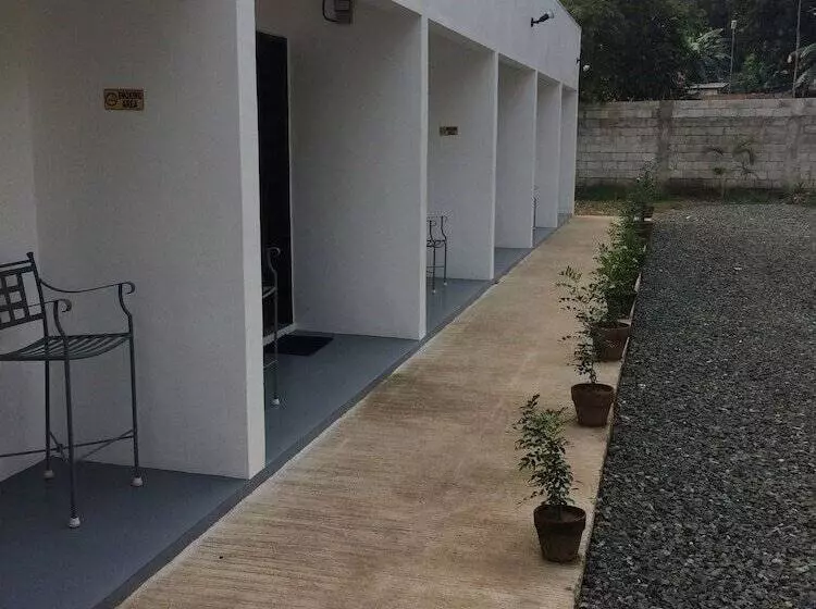 ペンション Bumblebee Inn