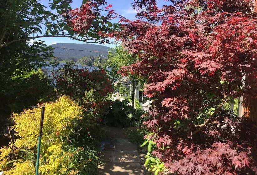 Majatalo Leigh Lani Guest House