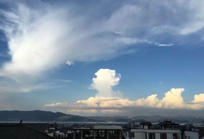 Majatalo Ooh Countryard Inn