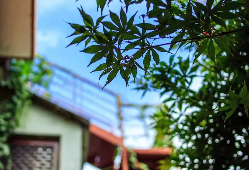 Majatalo Ooh Countryard Inn