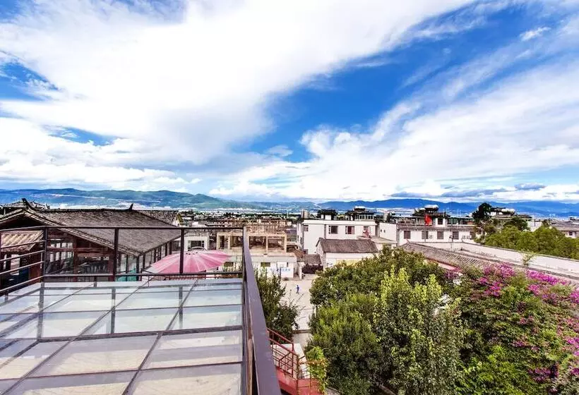 Majatalo Ooh Countryard Inn