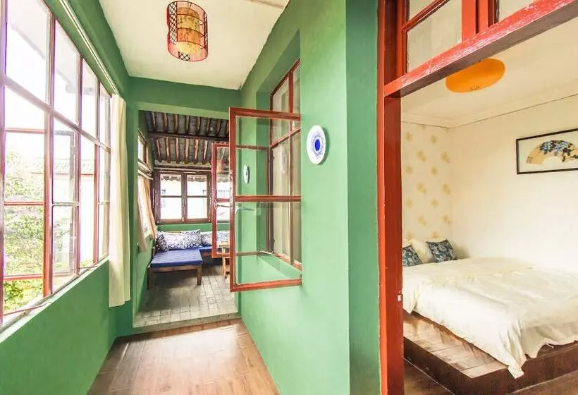 Majatalo Ooh Countryard Inn