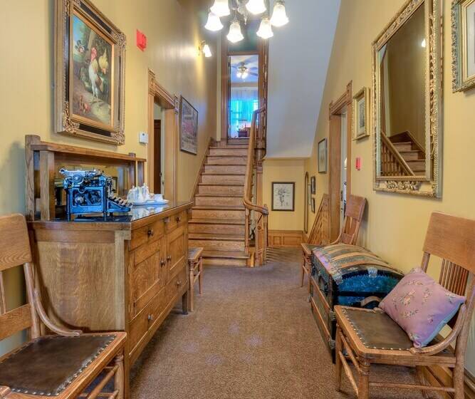 Sanders   Helena S Bed And Breakfast