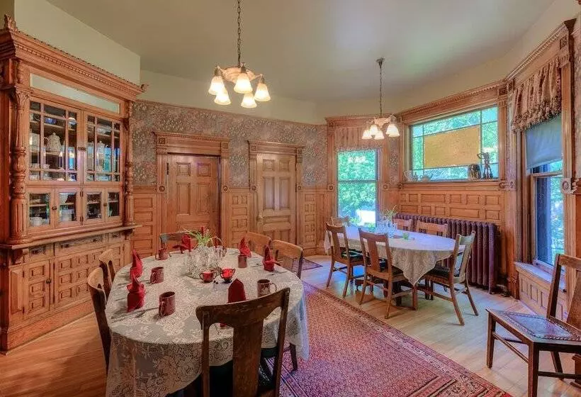 Sanders Helena S Bed And Breakfast