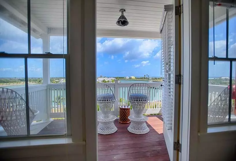 The Sandpiper Inn & Cottages