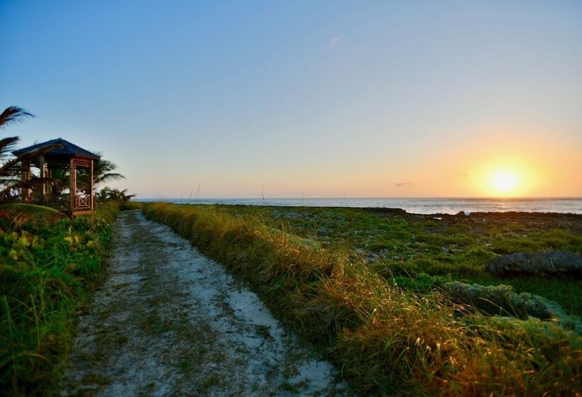 The Sandpiper Inn & Cottages