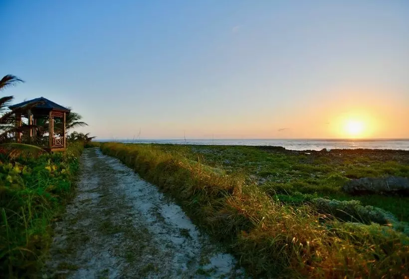 The Sandpiper Inn & Cottages