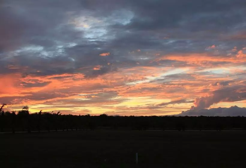 The Sandpiper Inn & Cottages
